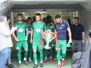 Akhisarspor, Ziraat Türkiye Kupası ile sahada taraftarı selamladı