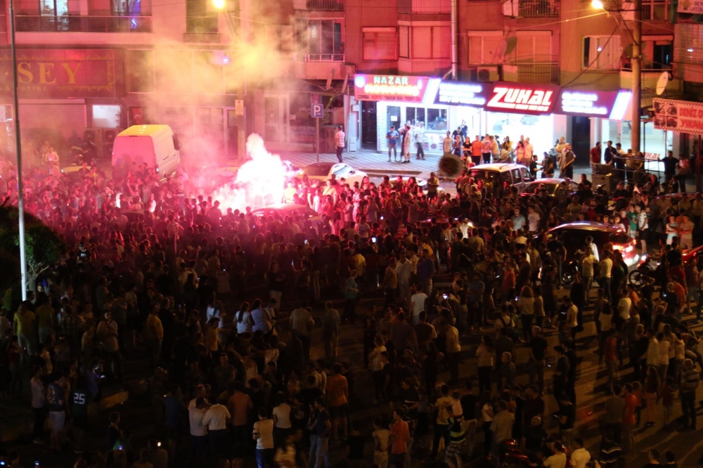 İşte dün gece Akhisar sokaklarından Süper Kupa kutlamaları 1