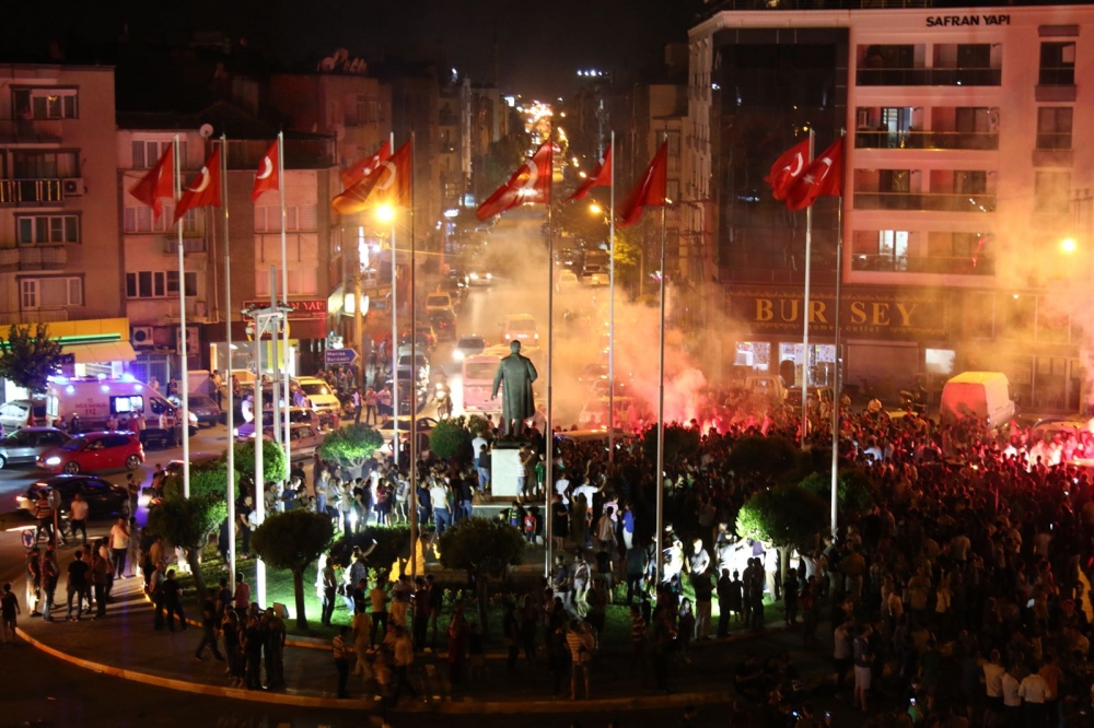İşte dün gece Akhisar sokaklarından Süper Kupa kutlamaları 7