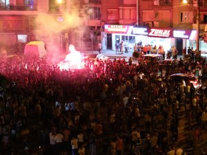 İşte dün gece Akhisar sokaklarından Süper Kupa kutlamaları