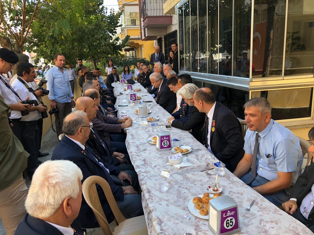 Manisa Valisi Mustafa Hakan Güvençer, Akhisarlı Afrin Gazisini ziyaret e 6