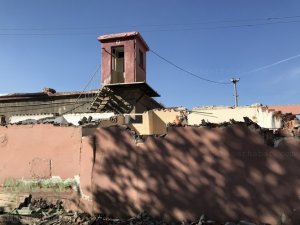 Akhisar eski cezaevi binası yıkılıyor