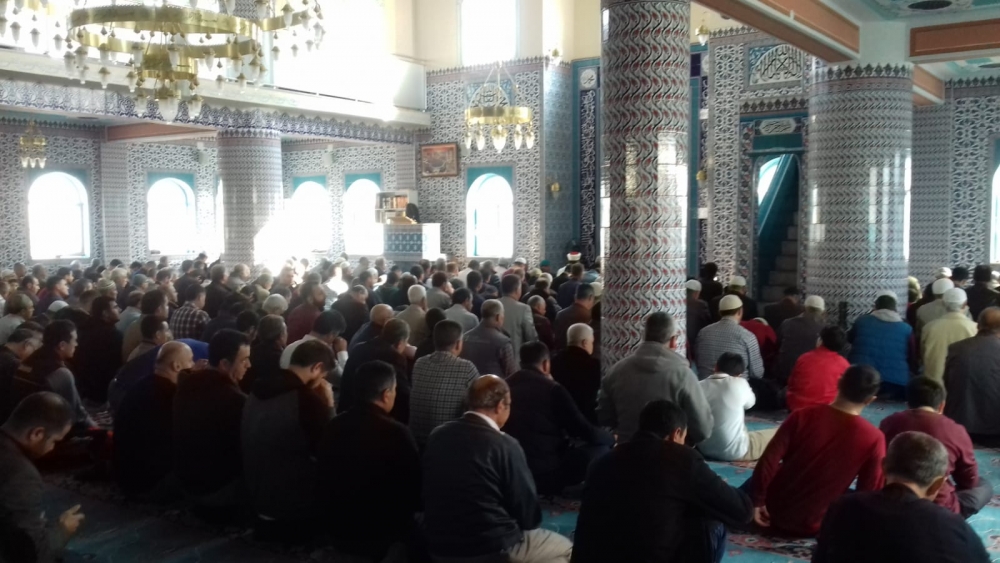 Akhisar'da Cuma namazı sonrası yağmur duası yapıldı 2
