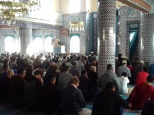 Akhisar'da Cuma namazı sonrası yağmur duası yapıldı