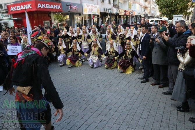 Akhisar'da Dünya zeytin Günü yürüyüşü renkli görüntülere sahne oldu 2