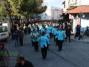 Akhisar'da Dünya zeytin Günü yürüyüşü renkli görüntülere sahne oldu