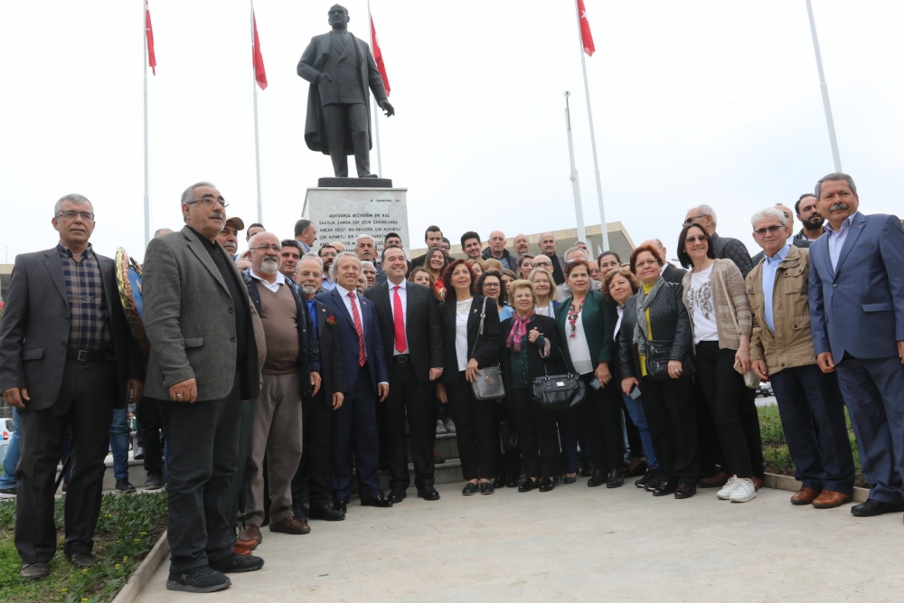 23 Nisan Ulusal Egemenlik ve Çocuk Bayramı Atatürk Anıtı çelenk sunma tö 1