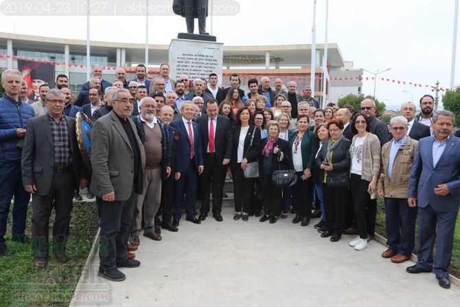 23 Nisan Ulusal Egemenlik ve Çocuk Bayramı Atatürk Anıtı çelenk sunma tö 117