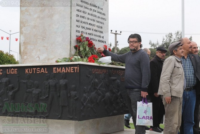 23 Nisan Ulusal Egemenlik ve Çocuk Bayramı Atatürk Anıtı çelenk sunma tö 118