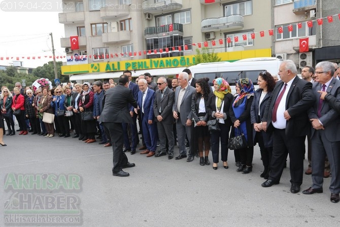 23 Nisan Ulusal Egemenlik ve Çocuk Bayramı Atatürk Anıtı çelenk sunma tö 2