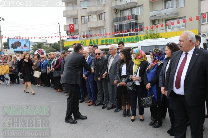 23 Nisan Ulusal Egemenlik ve Çocuk Bayramı Atatürk Anıtı çelenk sunma tö 3