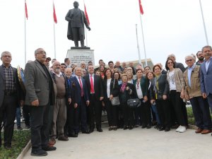 23 Nisan Ulusal Egemenlik ve Çocuk Bayramı Atatürk Anıtı çelenk sunma tö