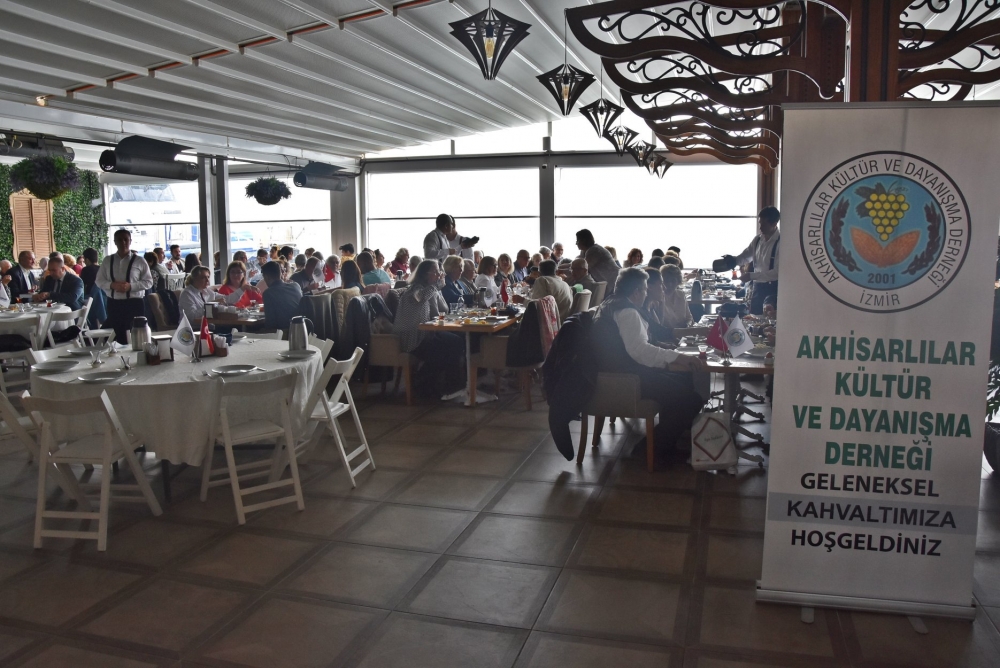 Akhisar Kültür ve Dayanışma Derneği'nin İzmir Karşıyaka'da düz 26