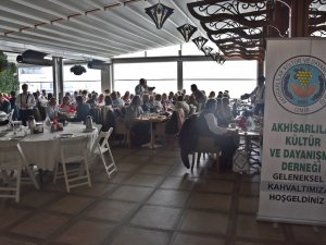 Akhisar Kültür ve Dayanışma Derneği'nin İzmir Karşıyaka'da düz
