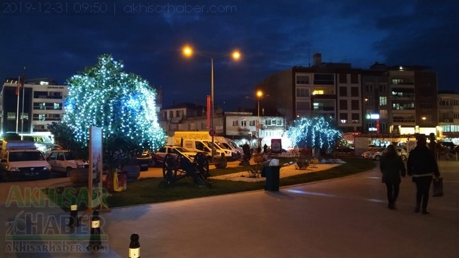 Akhisar'da sokaklar 2020'ye ışıl ışıl girecek 27
