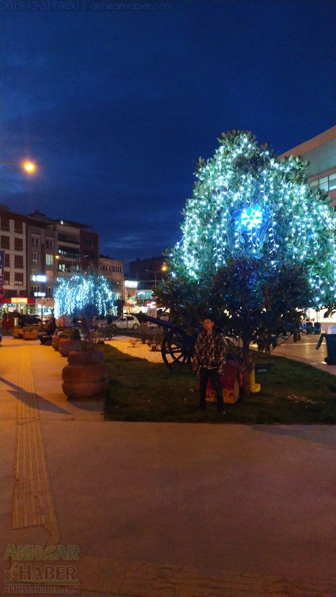 Akhisar'da sokaklar 2020'ye ışıl ışıl girecek 28