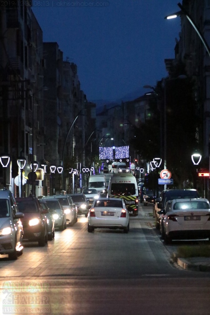 Akhisar'da sokaklar 2020'ye ışıl ışıl girecek 3