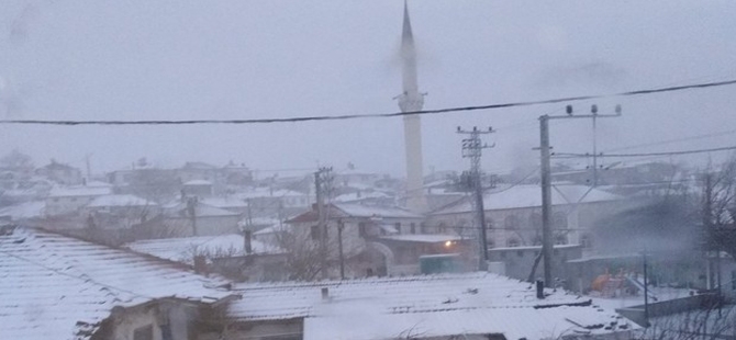 Akhisar, Akkocalı Mahallesinde kar yağışı başladı! İşte an itibari ile f 1