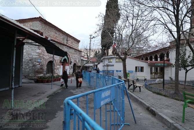 Depremde zarar gören Akhisar Paşa Camii geçici olarak ibadete kapandı 30