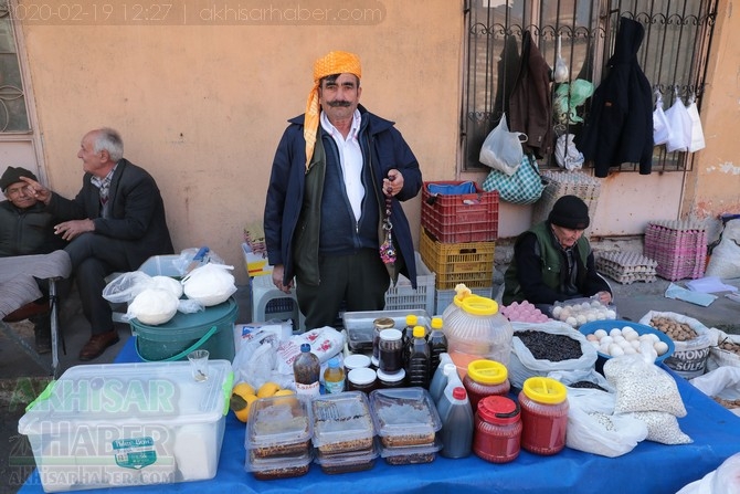 Akhisar'da Çarşamba günleri kurulan köylü pazarından objektiflerimi 1