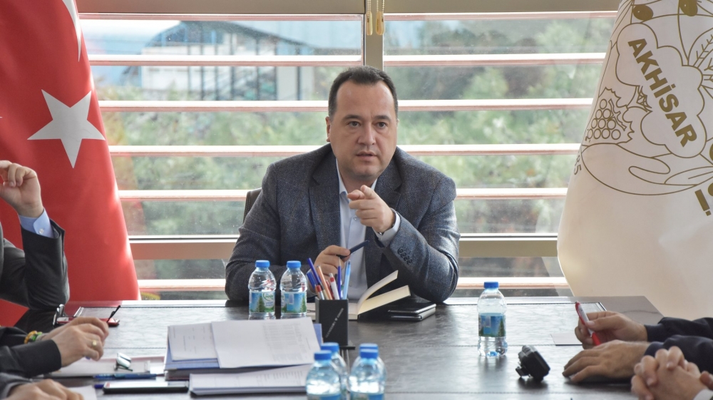 Akhisar Belediyesi Başkanı Besim Dutlulu, müdürleri ile toplantı yaptı 3