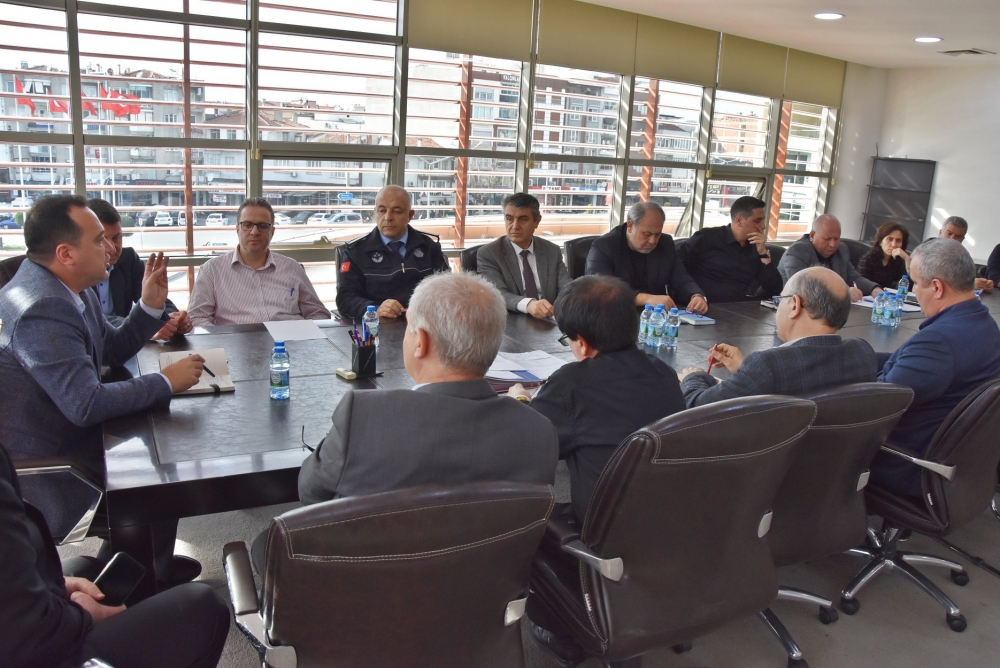 Akhisar Belediyesi Başkanı Besim Dutlulu, müdürleri ile toplantı yaptı 5