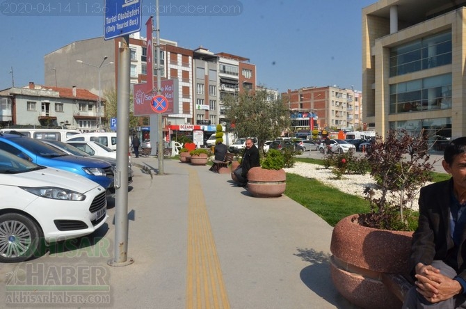 Koronavirüs tedbirleri kapsamında 14 Nisan Akhisar Sokak ve caddeleri bö 2