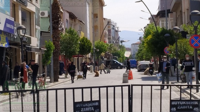 Akhisar'da 27 Nisan'da sokak ve caddeler doldu taştı 2