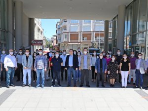 Akhisar Belediyesi 65 yaş üzeri vatandaşların bayramını kutladı