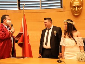 Başkan Besim Dutlulu 2 çiftin nikahını kıydı