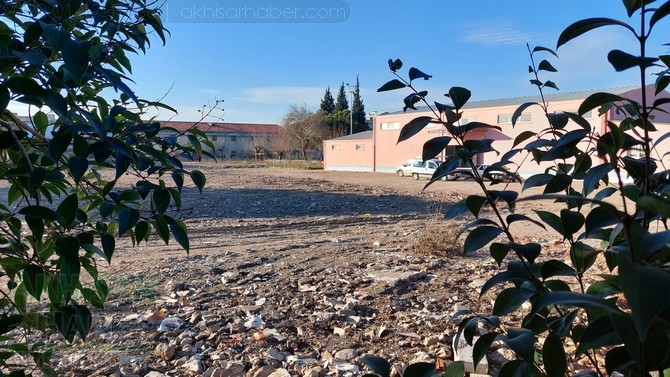 Eski Ticaret Lisesi ve Atatürk Ortaokulu tamamen yıkıldı 2