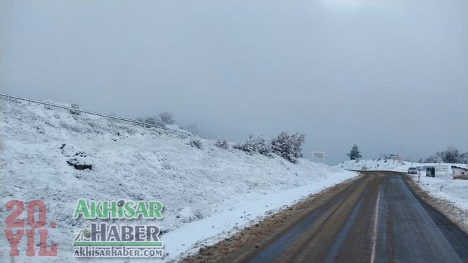 Akhisar'da yüksek kesimlere kar yağdı 1