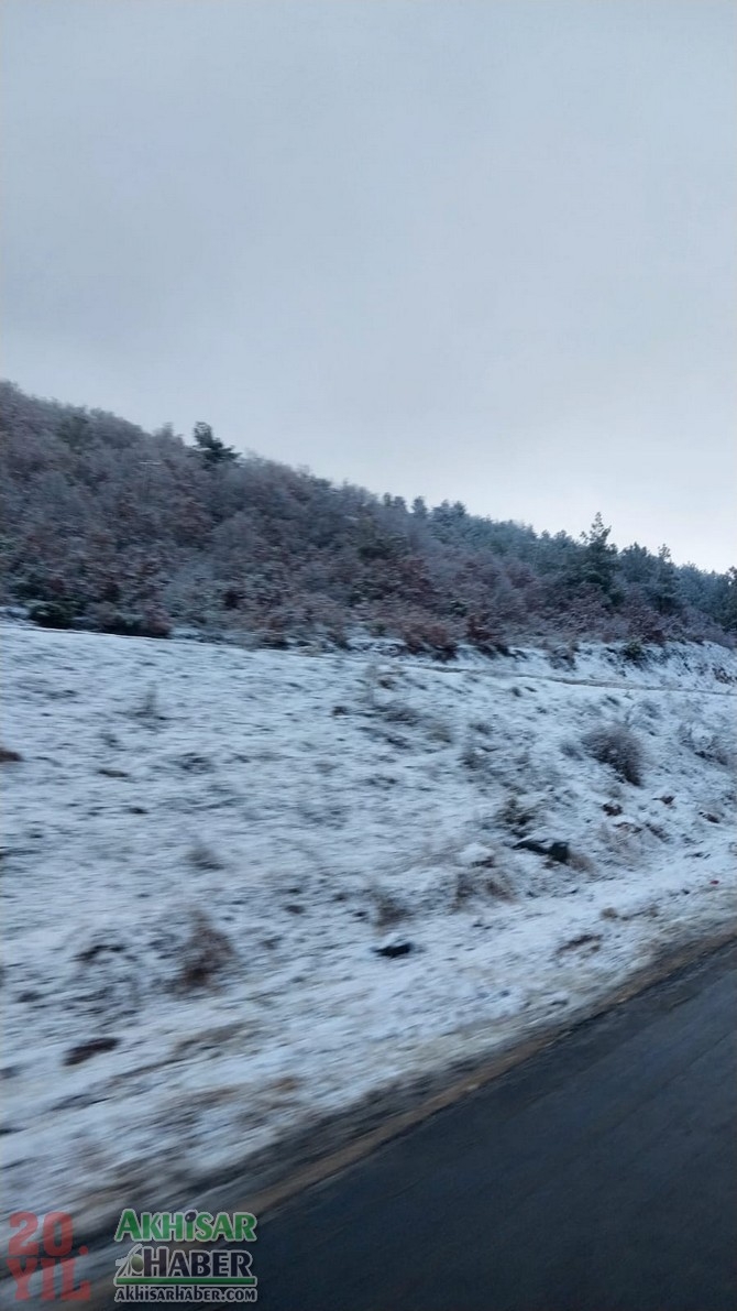 Akhisar'da yüksek kesimlere kar yağdı 27