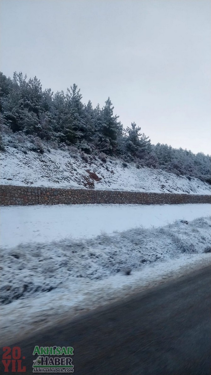 Akhisar'da yüksek kesimlere kar yağdı 28