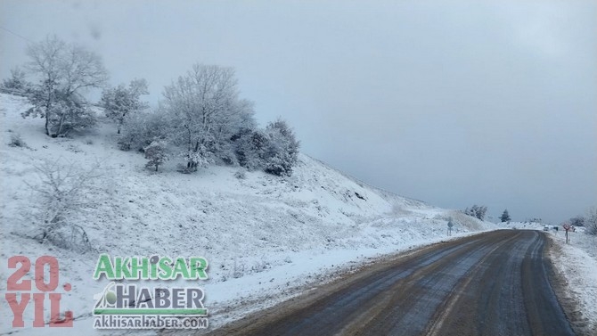 Akhisar'da yüksek kesimlere kar yağdı 3