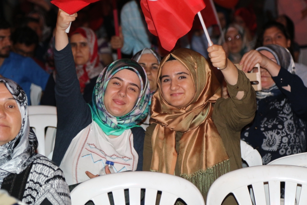 Akhisar’da demokrasi nöbeti 16.gününde de devam ediyor 15