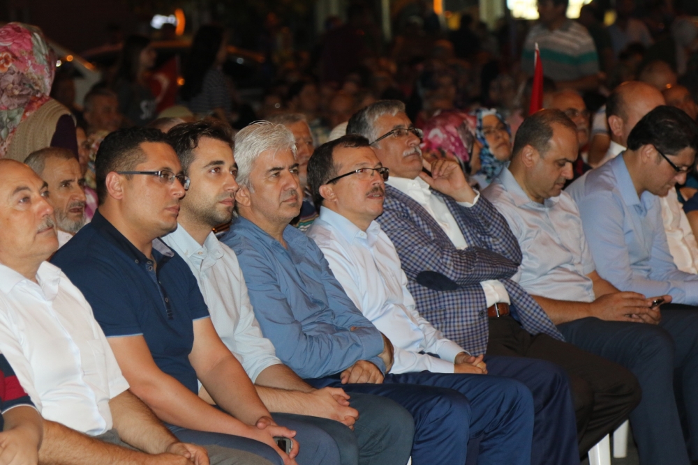Akhisar’da demokrasi nöbeti 16.gününde de devam ediyor 17