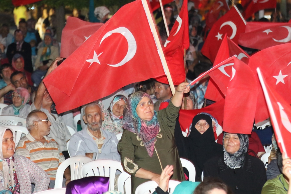 Akhisar’da demokrasi nöbeti 16.gününde de devam ediyor 4