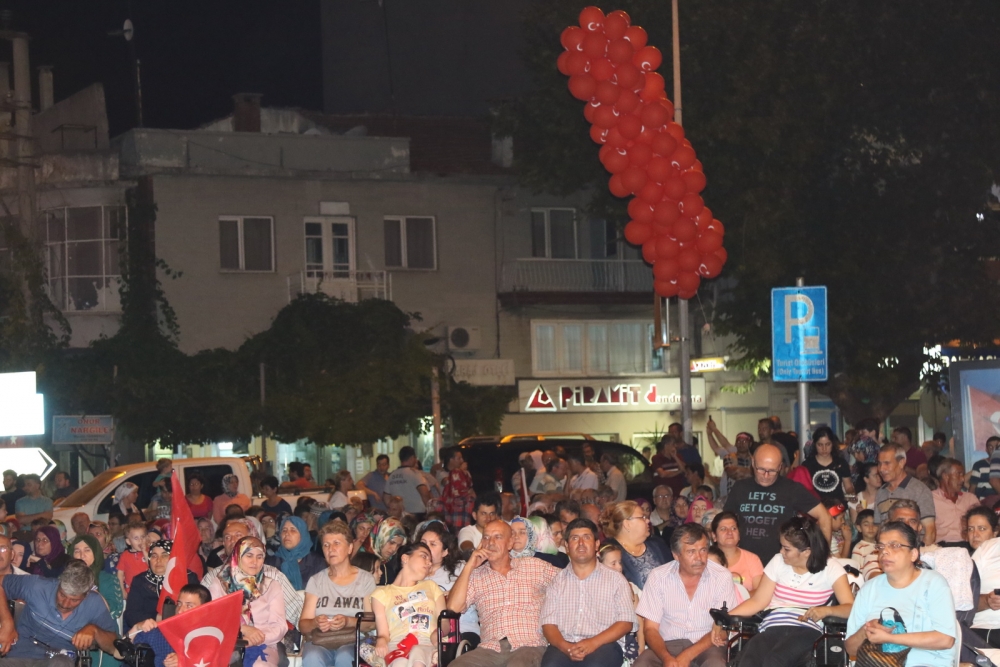 Akhisar'daki demokrasi nöbeti 17. gün 21