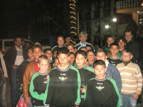 Akhisar Belediyesinden Şifo Mehmet İle Futbol Okuluna Ziyaret