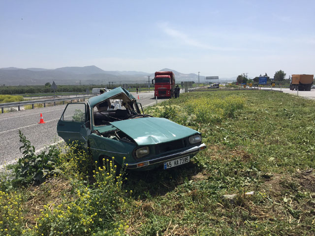 Akhisar - Gölmarmara Kavşağında Feci Kaza; 1 Yaralı
