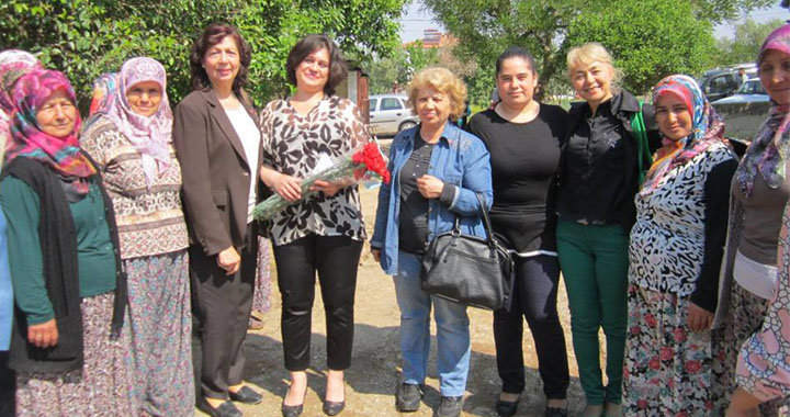 CHP Kadın Kolları Üyeleri Mahalle Sergilerini Ziyaret Etti