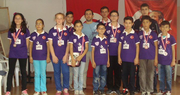 Akhisar Gençlik Haftası Satranç Turnuvasında Herkes Mor Beyaz