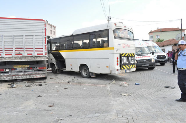 Tur Yolunda Korkutan Kaza: 9 Kişi Yaralandı