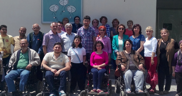 CHP Akhisar İlçe Teşkilatından Engellilere Ziyaret