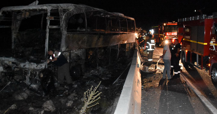 Akhisar-Balıkesir Arasında Otobüs Kaza Yaptı; 1 Ölü