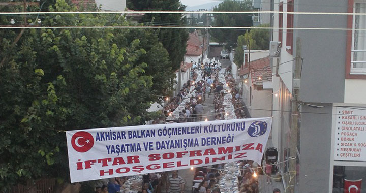 Balkan Göçmenleri Derneği’nin İftarına Yoğun Katılım Oldu