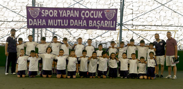 ATD Akhisargücü Futbol Yaz Okulu Top Başı Yaptı