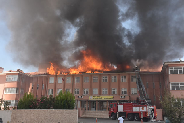 Okulda Yangın Panik Yarattı