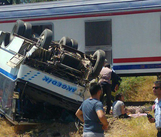 Manisa'da Tren Kazası: 6 Ölü